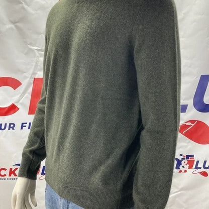 Men’s NAADAM sweater from the Soft Collection. V-neck, 100% cashmere