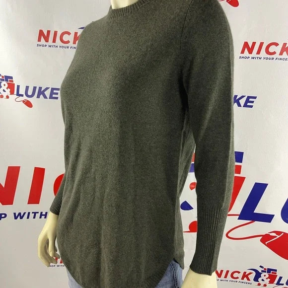 Women’s crew neck sweater by NAADAM “Soft Collection”. Ribbed sleeves and waist.