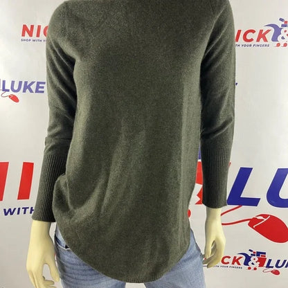 Women’s crew neck sweater by NAADAM “Soft Collection”. Ribbed sleeves and waist.